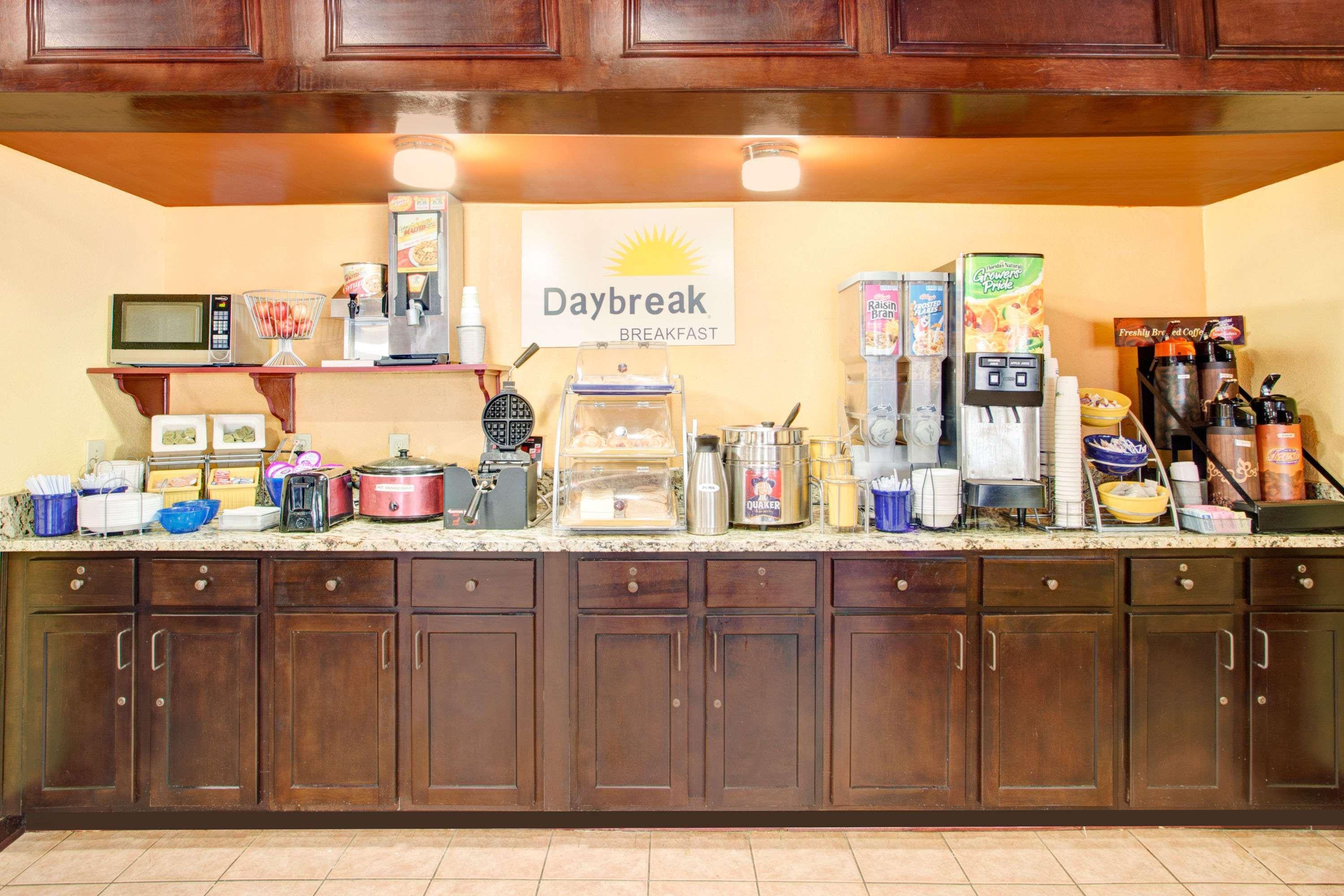 Days Inn By Wyndham Marietta-Atlanta-Delk Road Kültér fotó